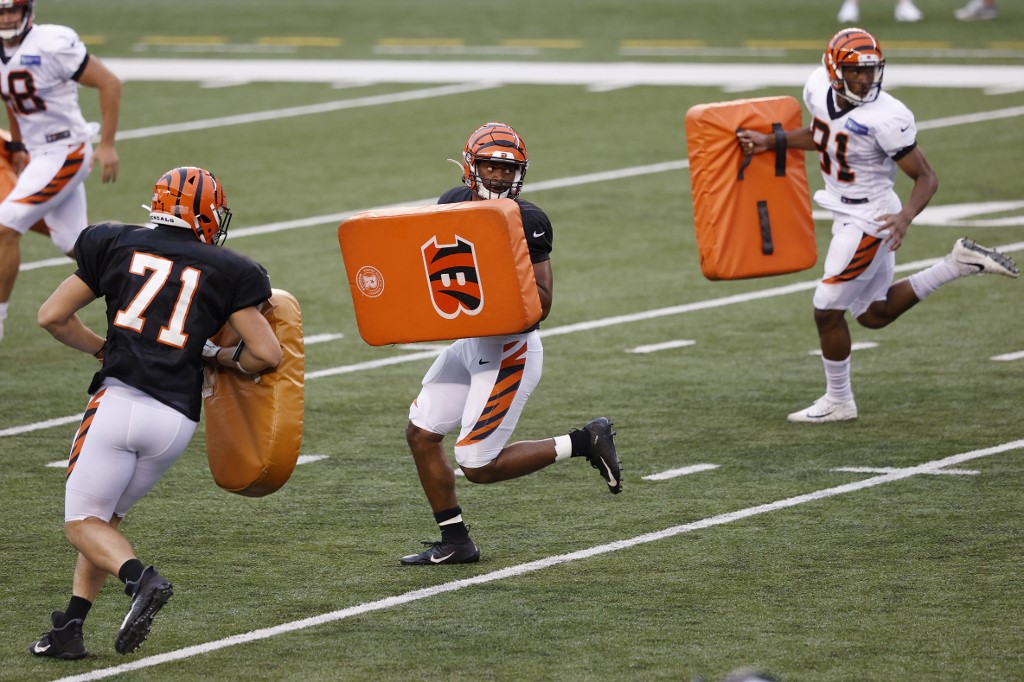Cincinnati Bengals players runs a special teams play during a scrimmage at Paul Brown Stadium