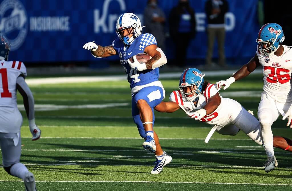 #24 of the Kentucky Wildcats runs for a touchdown against Rebels at Commonwealth Stadium on October 03, 2020