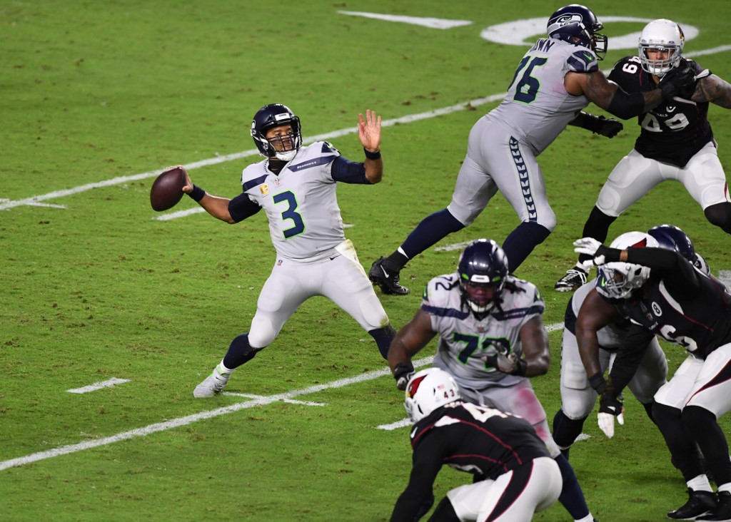 Russell Wilson throws a 2nd quarter touchdown to Lockett against Arizona. Here's our Cardinals vs Seahawks Week 11 injury odds analysis