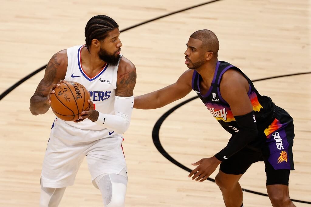 Paul George looks to pass Los Angeles Clippers vs Phoenix Suns Odds