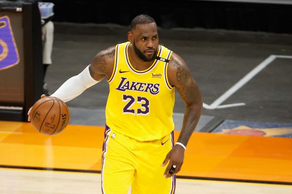 LeBron James of the Los Angeles Lakers holds the Larry O'Brien Trophy  News Photo - Getty Images