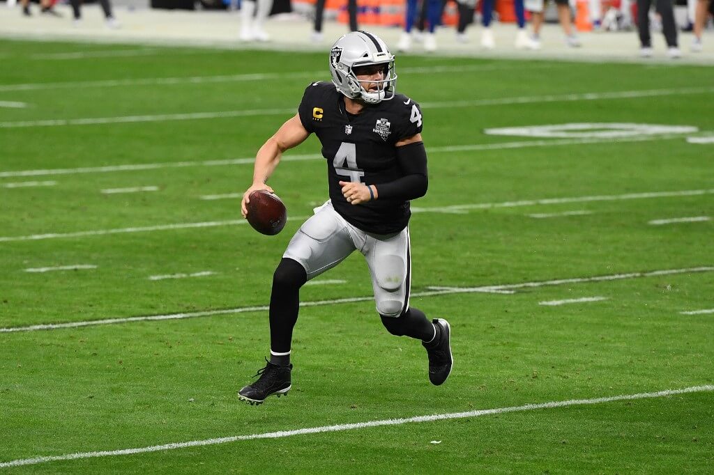 quarterback Derek Carr #4 