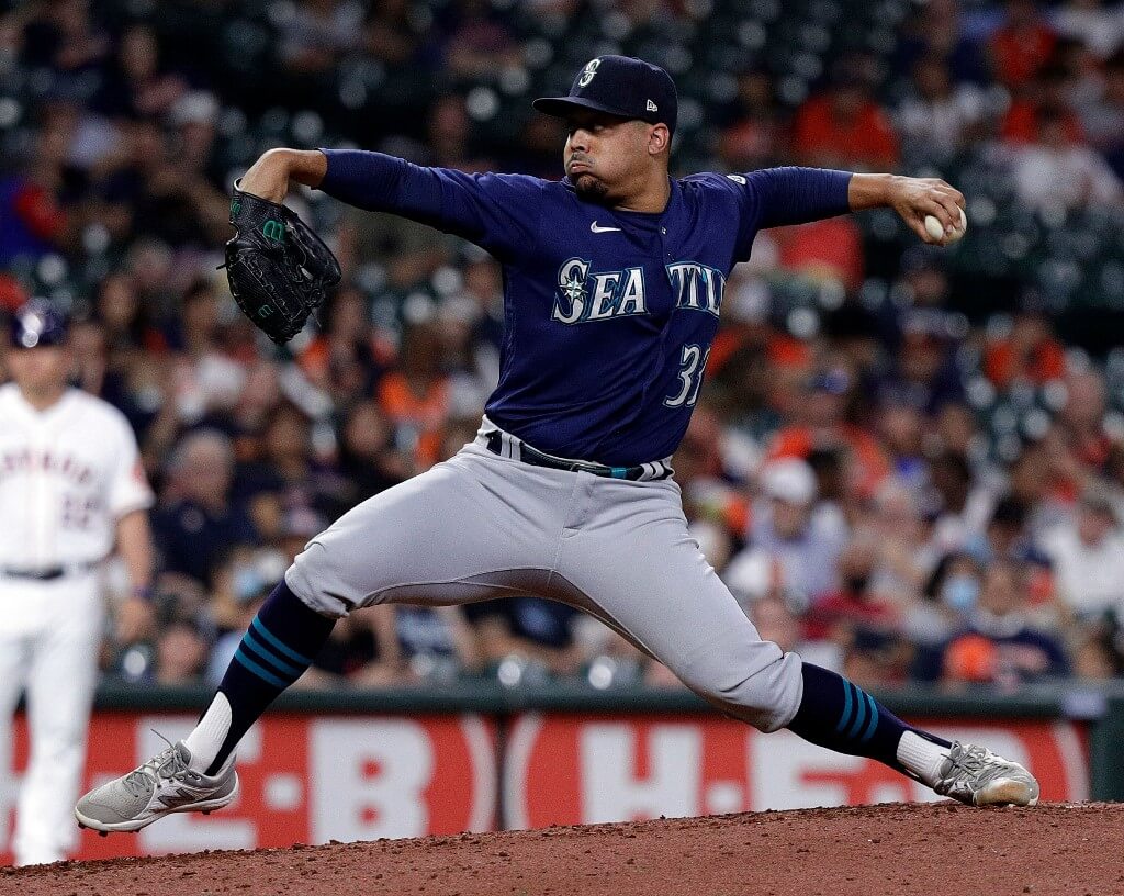 Justus Sheffield of the Seattle Mariners pitches in the fourth inning against the Houston Astros