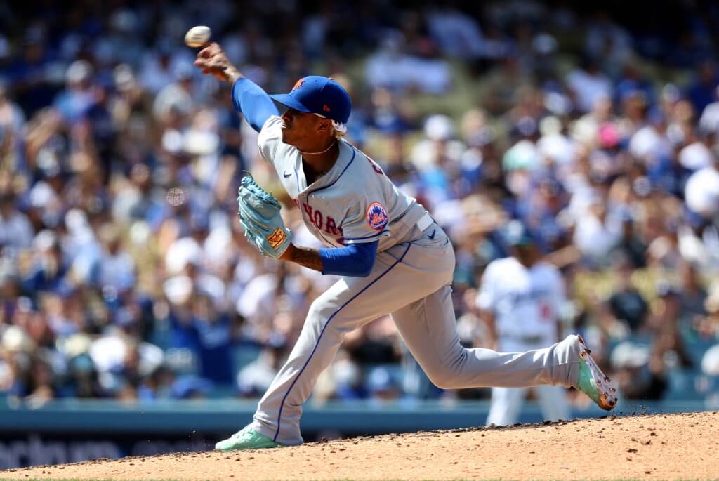 Marcus Stroman of the New York Mets throws against the Los Angeles Dodgers