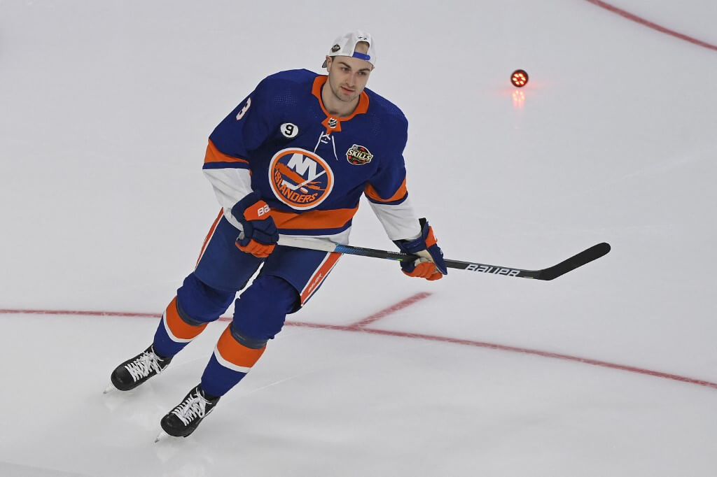 Adam Pelech competes New York Islanders vs Anaheim Ducks Picks