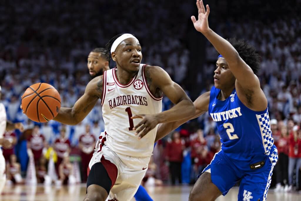 JD notae drives to the basket Arkansas vs Tennessee Picks