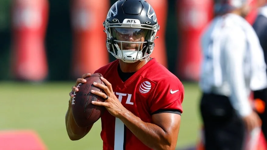 Marcus Mariota #1 of Atlanta Falcons passes during a training camp practice on July 27, 2022 in Flowery Branch, Georgia