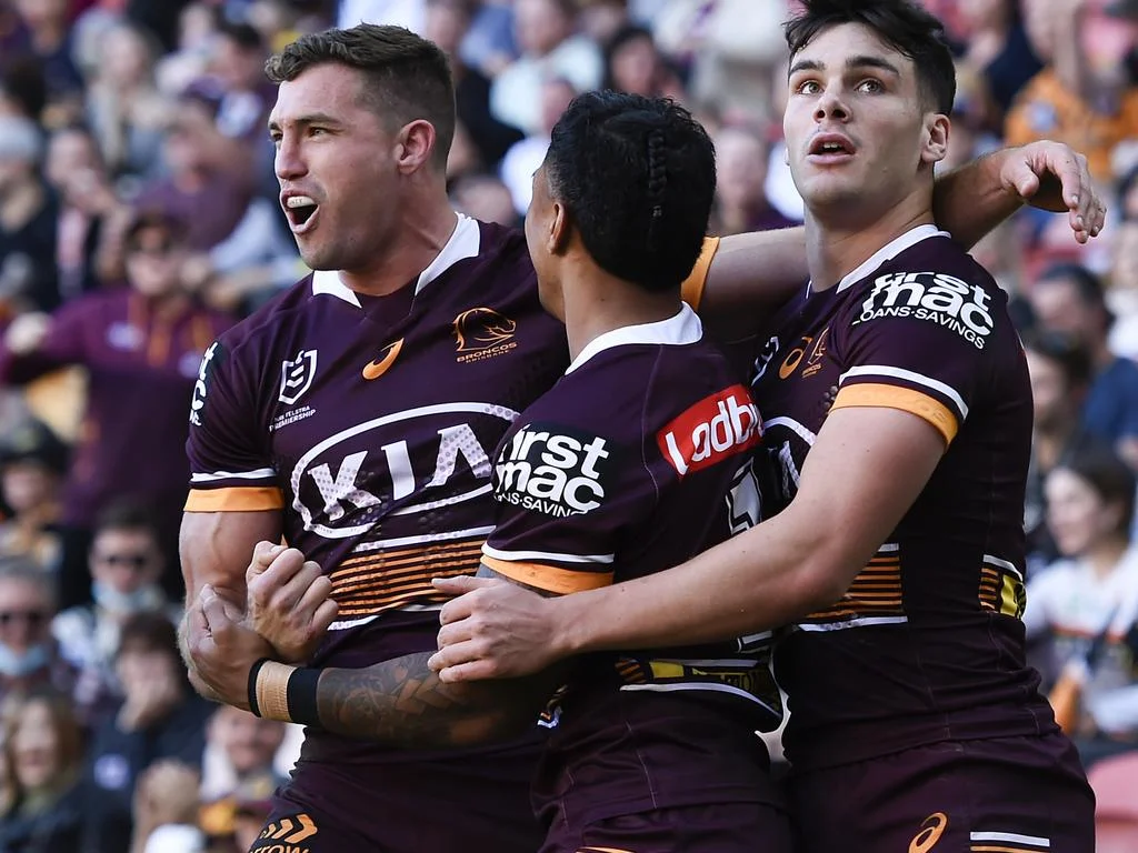 Roosters vs Broncos Predictions, Preview, Stream, Odds & Picks
