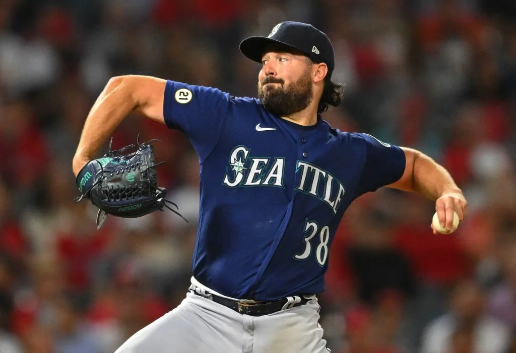 Robbie Ray #38 of the Seattle Mariners throws to the plate