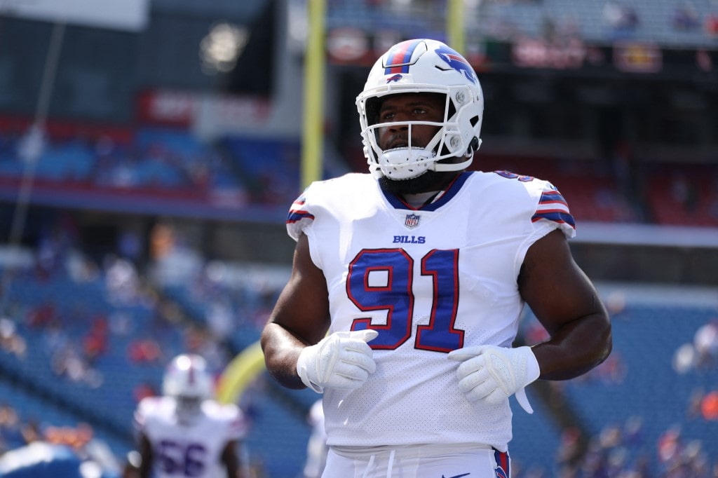  Ed Oliver #91 of the Buffalo Bills warms up
