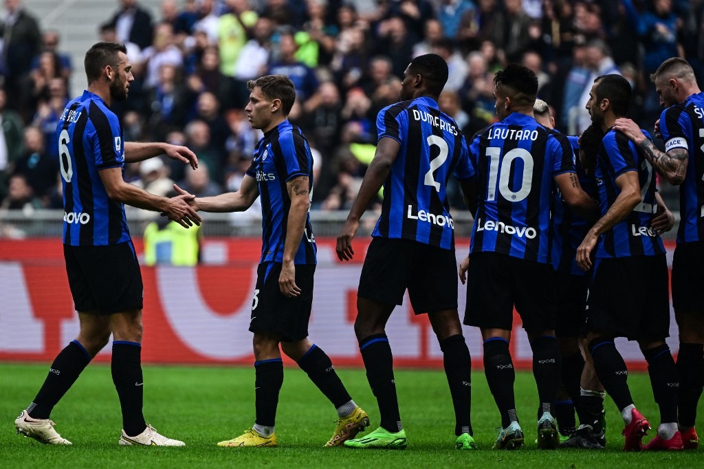 Inter Milan's Italian midfielder Nicolo Barella (2ndL) celebrates with Inter Milan's Dutch defender Stefan de Vrij after scoring