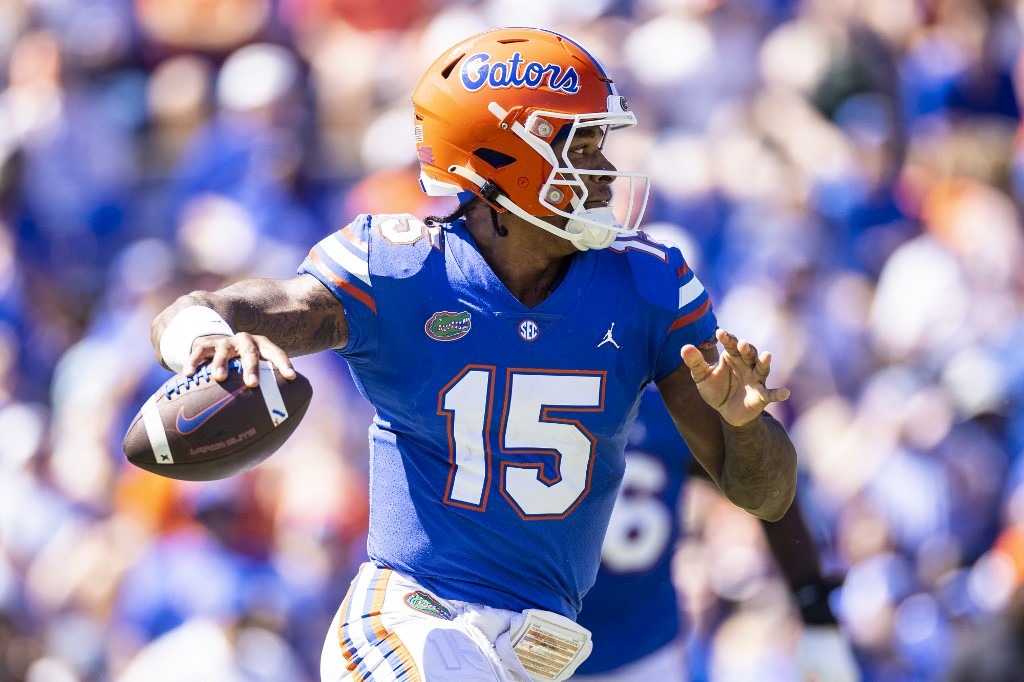 Anthony Richardson #15 of the Florida Gators looks to throw a pass during the third quarter of a game