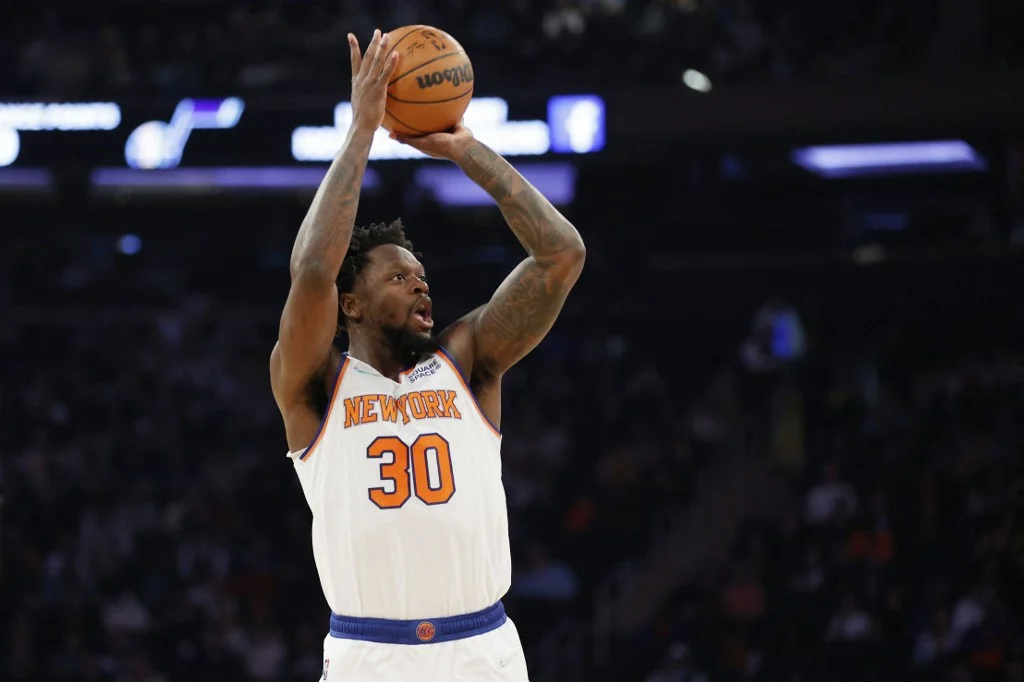 Julius Randle #30 of the New York Knicks shoots the ball during the first half against the Utah Jazz at Madison Square Garden on March 20, 2022