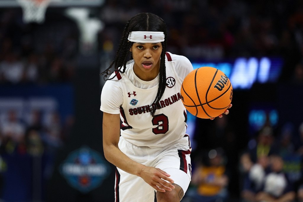 Destanni Henderson #3 of the South Carolina Gamecocks dribbles the ball in the third quarter