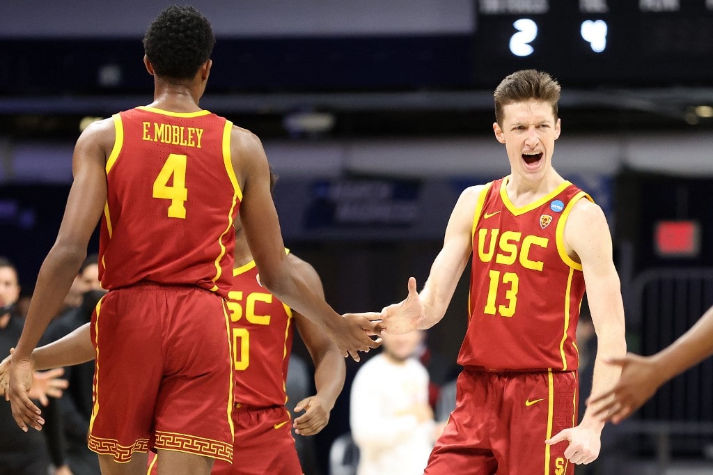 Drew Peterson #13 and Evan Mobley #4 of the USC Trojans