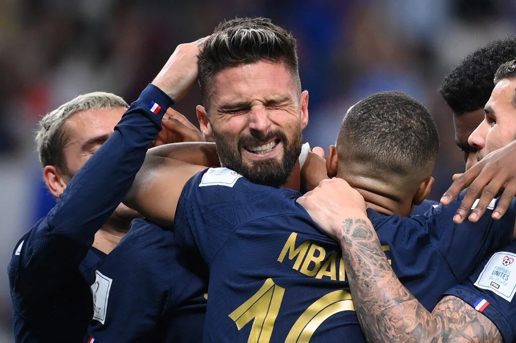 France's forward #09 Olivier Giroud (L) celebrates with teammates after he scored France's fourth goal