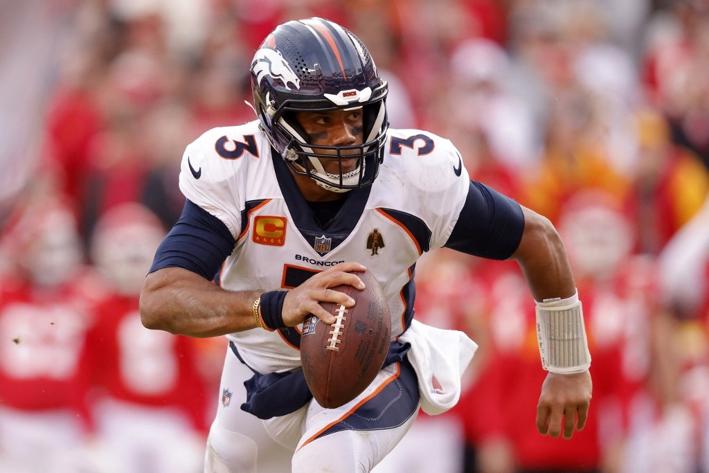 Russell Wilson #3 of the Denver Broncos rushes for a touchdown against the Kansas City Chiefs