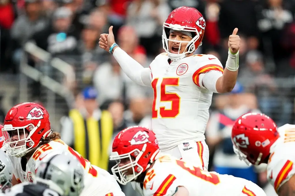 Patrick Mahomes #15 of the Kansas City Chiefs signals at the line of scrimmage against the Las Vegas Raiders