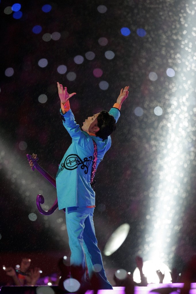 Prince performs during half-time 04 February 2007 at Super Bowl XLI