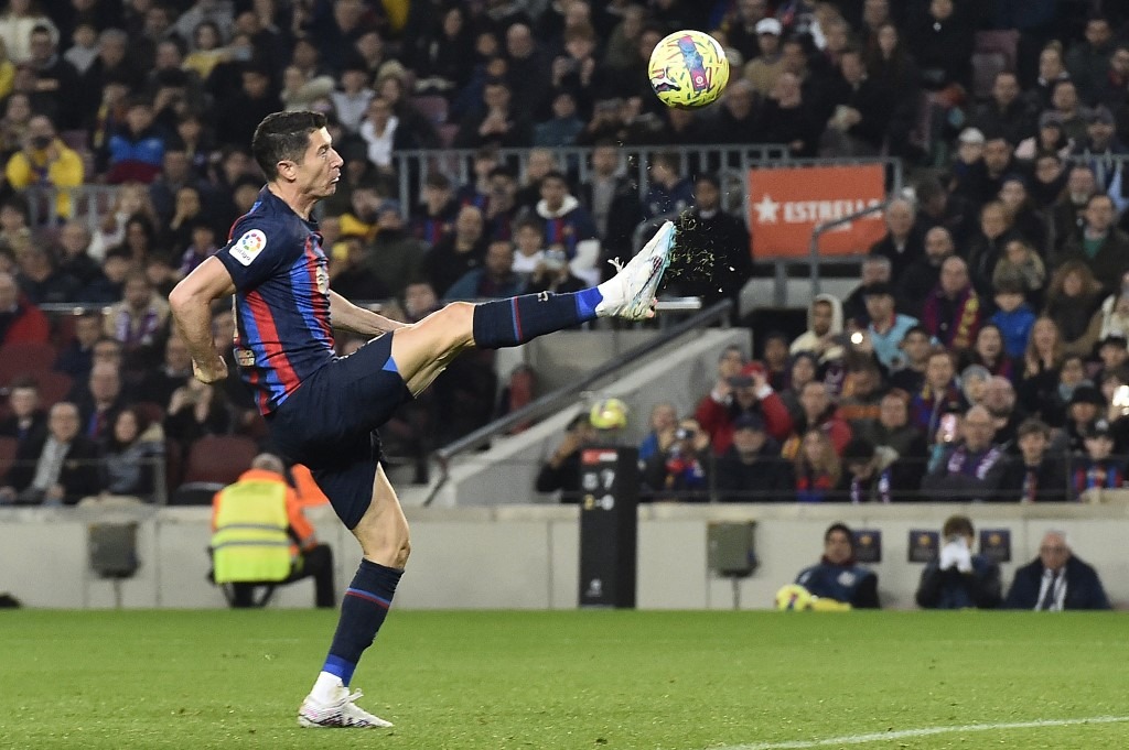 Barcelona's Polish forward Robert Lewandowski kicks the ball during the Spanish League football match between FC Barcelona and Cadiz CF