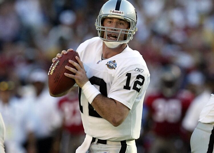 Oakland Raiders quarterback Rich Gannon prepares to throw the ball during the first quarter of Super Bowl XXXVII at Qualcomm Stadium 26 January, 2003