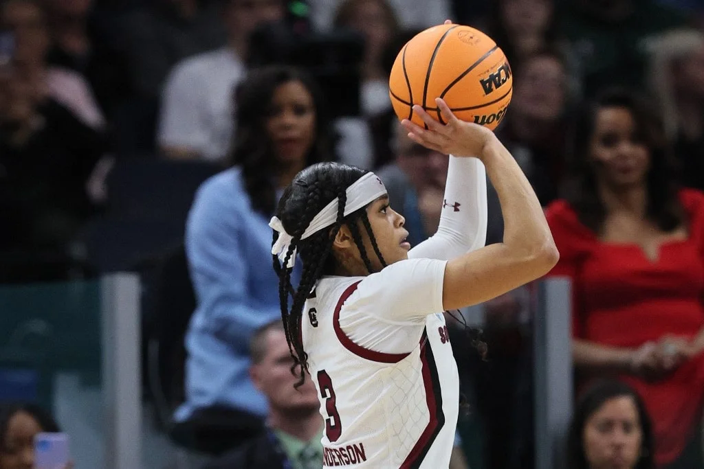 Destanni Henderson #3 of the South Carolina Gamecocks