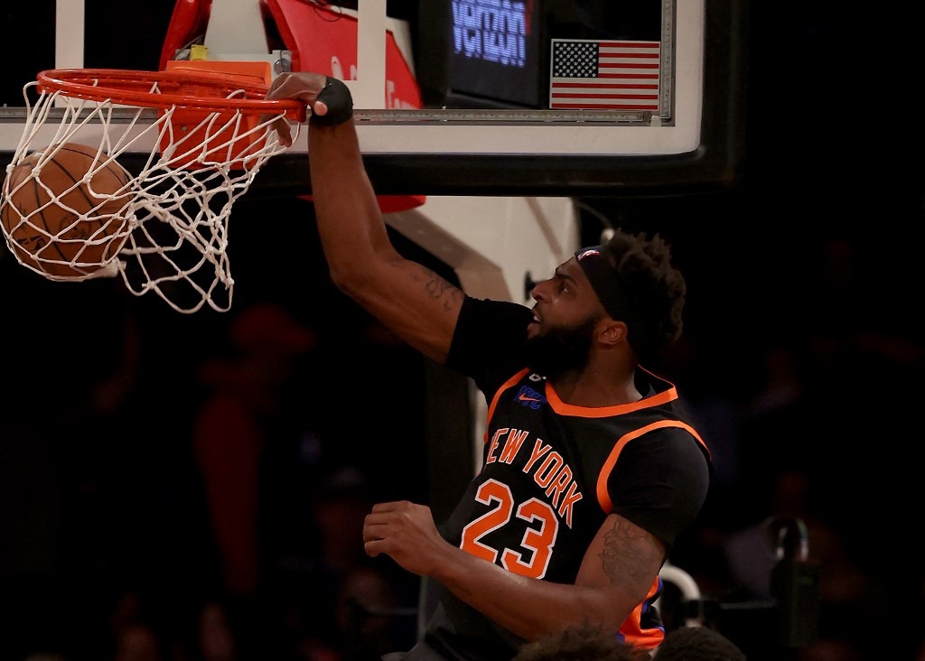 Knicks Charge Into Top, Bulls Tumble Toward Bottom