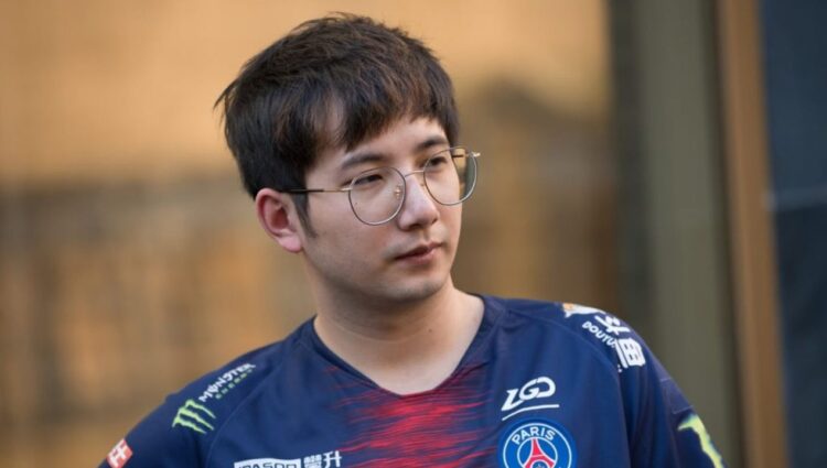 Xu fy Linsen, player for Azure Ray