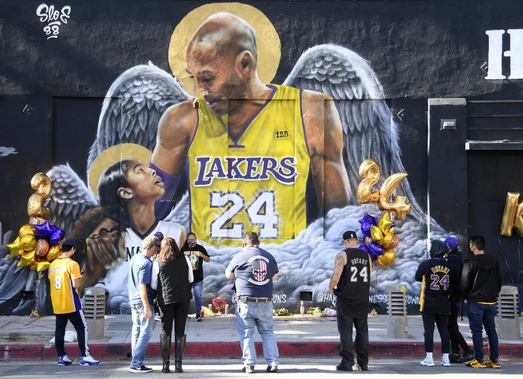 Remembering Kobe: In lieu of a Lakers game, fans, Hall of Famers