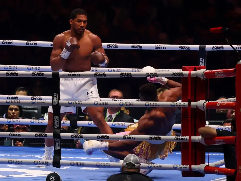 Anthony Joshua Stops Francis Ngannou Early