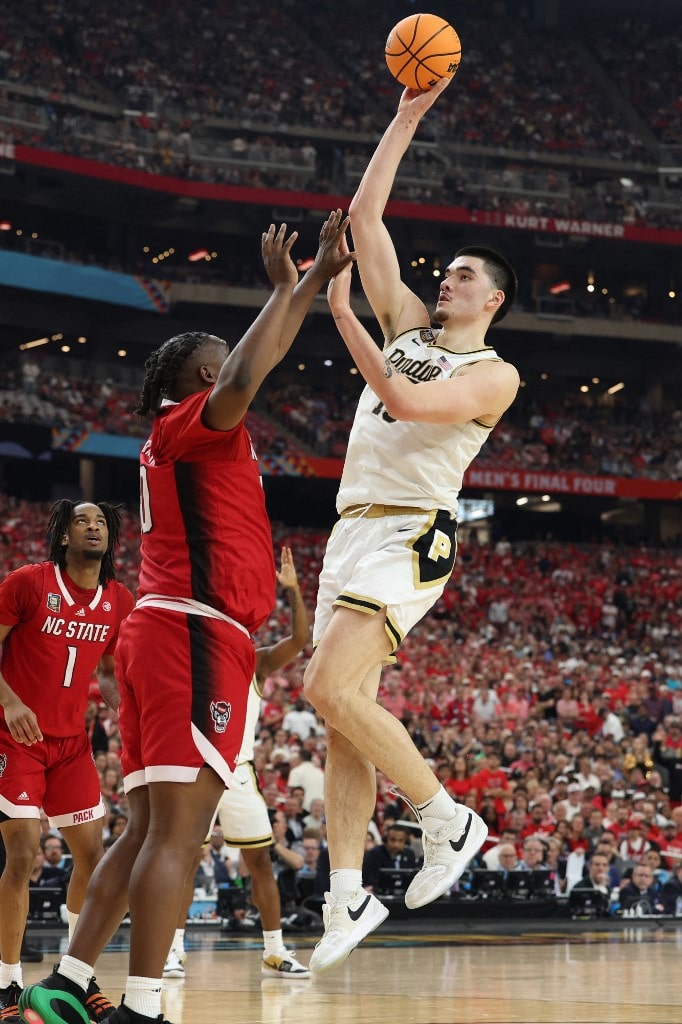 Centers of Attention: Edey, Clingan Top NCAAB Prop Picks