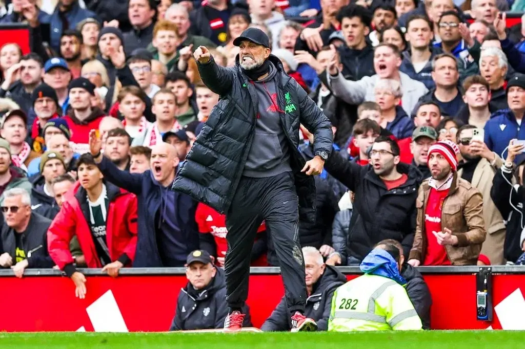 EPL Title Race Shaken as Liverpool, Arsenal Stumble at Home