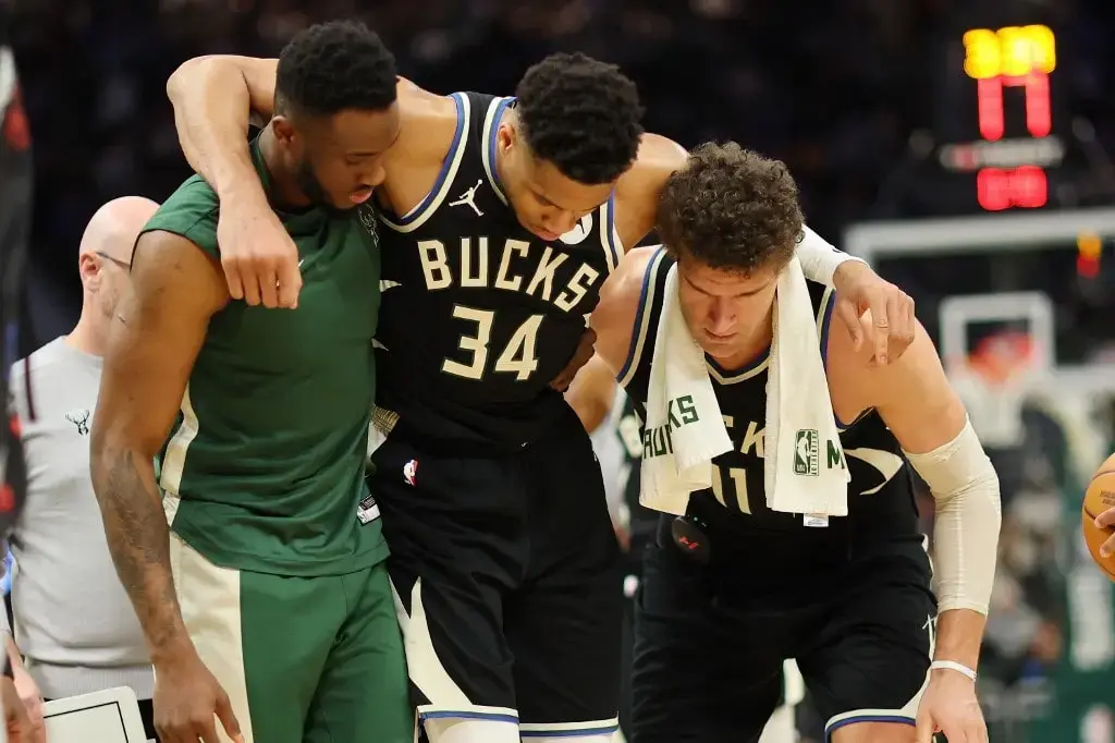 Giannis Antetokounmpo and the Bucks Dodge a Bullet Ahead of Playoffs