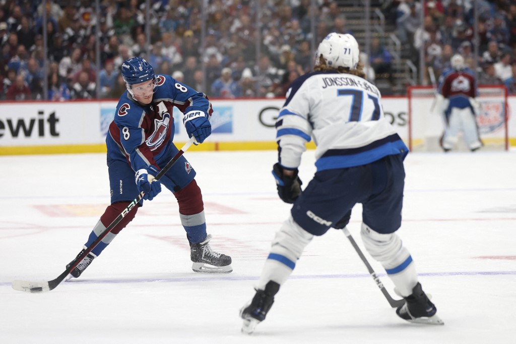 NHL betting odds favor Avs to beat the Stars in Game 4