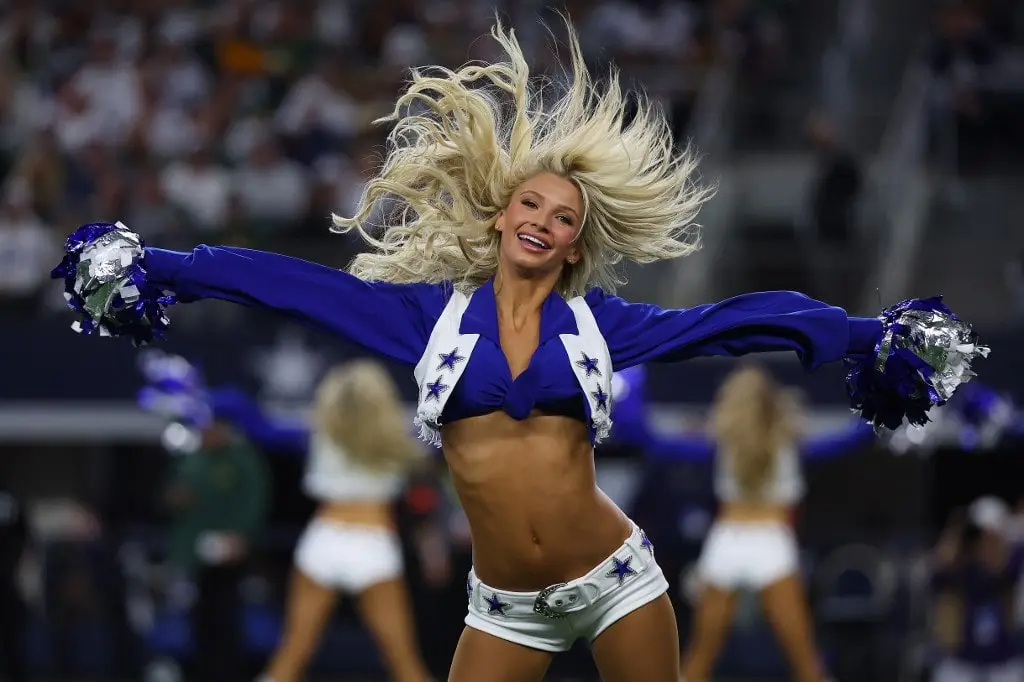 Dallas Cowboys cheerleaders, aka America’s Sweethearts, are one of the most popular cheer crews in the NFL. They make about $15-20 per hour or $500 per game.