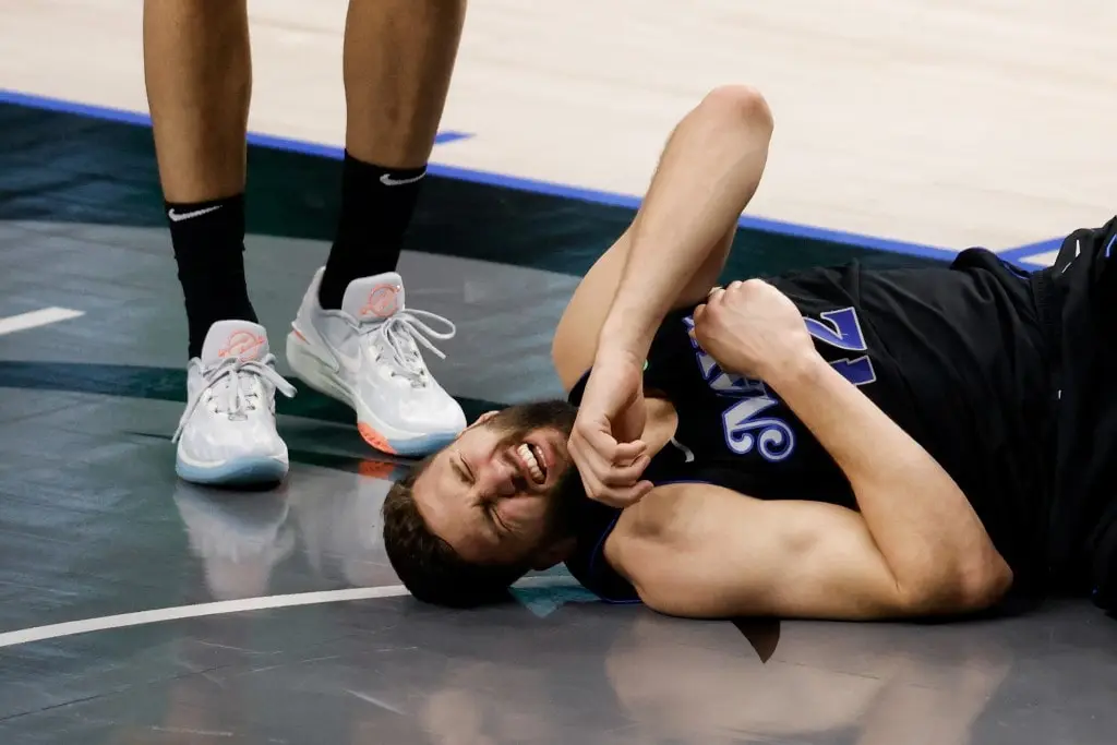 Mavericks Maxi Kleber Suffers Full Right Shoulder Dislocation, Could Miss Rest of Playoffs