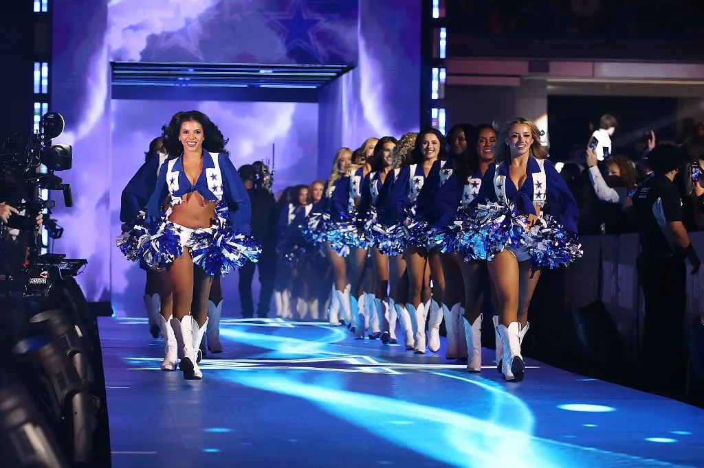 Cowboys Cheerleaders Shine After Amazing Thanksgiving Show