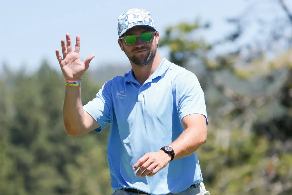Bills’ Josh Allen Goes Golfing Before Wedding With Hailee Steinfeld