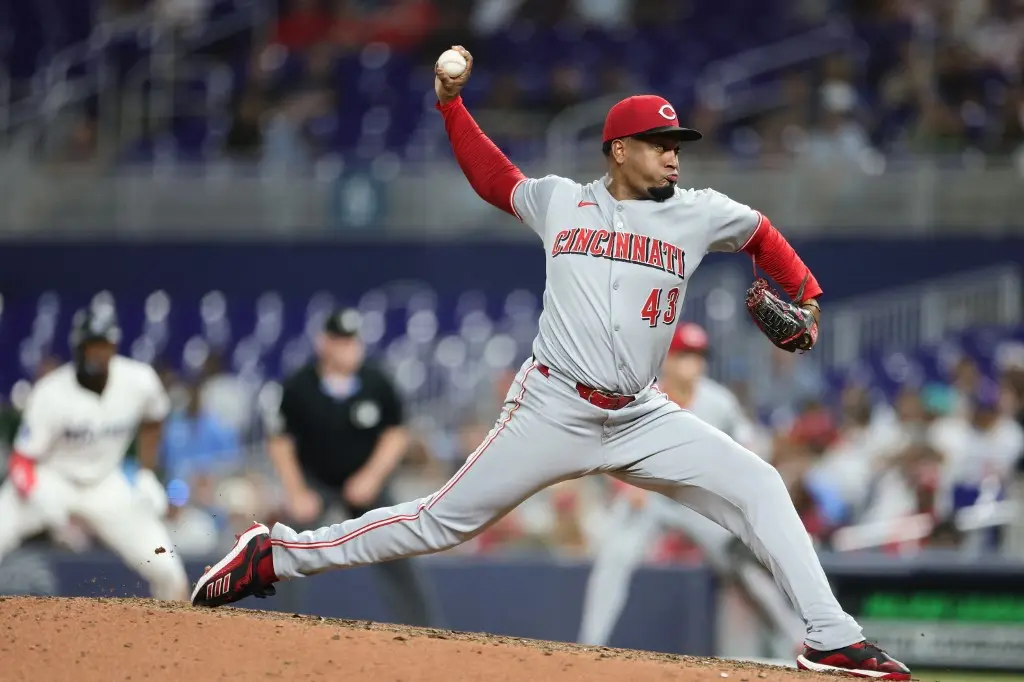 Reds Deal Former All-Star Closer Alexis Díaz to Dodgers