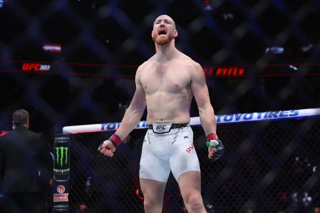 UFC 316: Gastelum vs Pyfer Prediction and Picks, 6/7: Over 2.5 is Best Bet