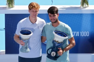 Alcaraz and Sinner advance to the US Open semifinals, entering as top favorites to claim the 2025 title.