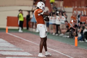 Oklahoma vs Texas Prediction, NCAA Football Prop Bets and Parlay Picks For Week 7: Bet Texas Wakes Up In Rivalry Game