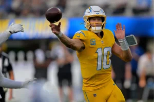 Vikings vs Chargers Prediction, TNF Picks and Odds for NFL Week 8: We Love L.A. to Cover
